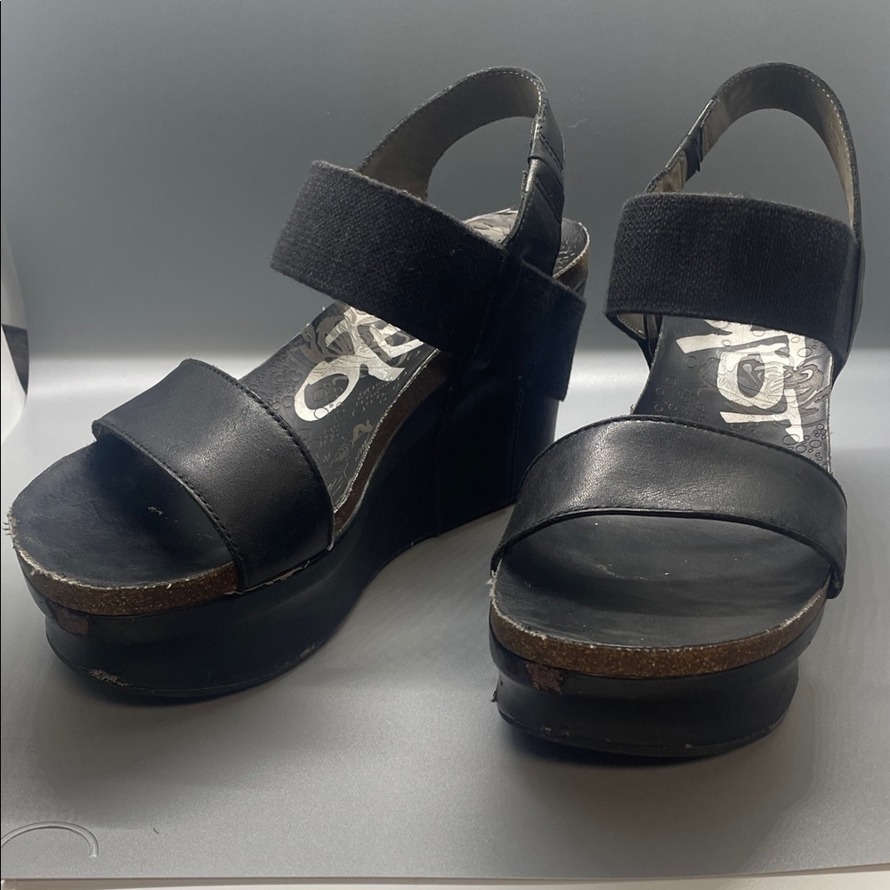 OTBT Bushnell Black Wedge Platform Sandals